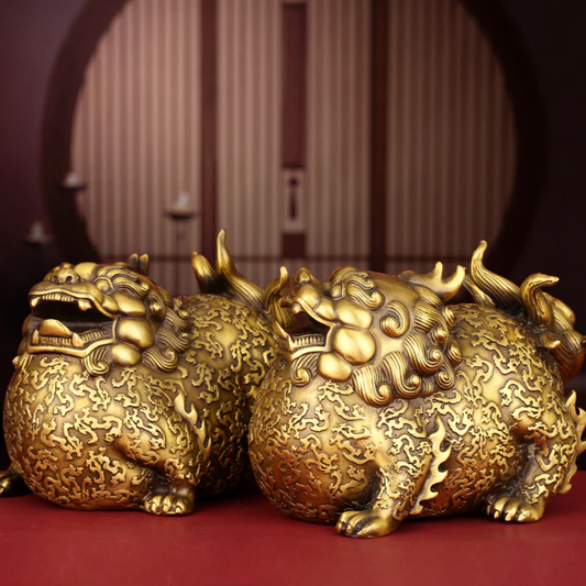 Front view of the pair of Pi Xiu statues, symbolizing wealth and protection in feng shui.
